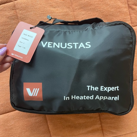 VENUS Heated Women's White Puffer Vest - Picture 7 of 7